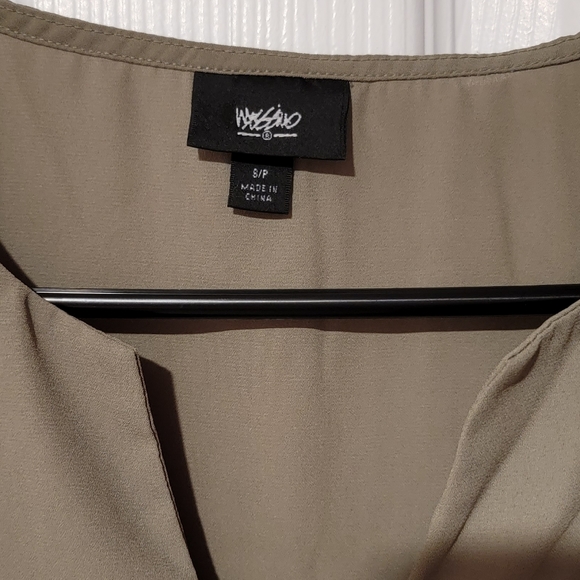 Green split neck tank - Picture 3 of 3